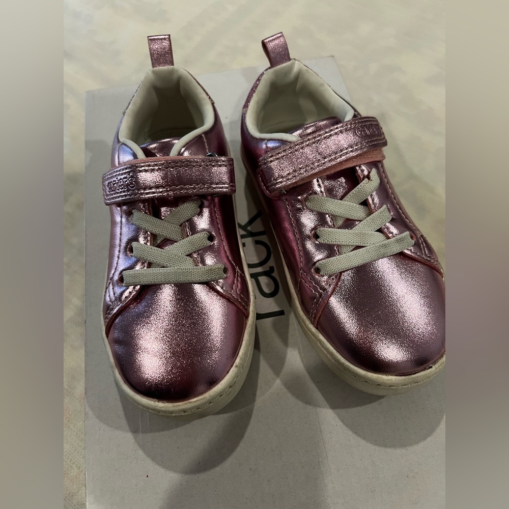 Girls metallic Pink Shoes with glittery heart ❤️ size 8
